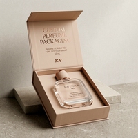Boîte à parfum rigide rose magnétique de luxe sur mesure, style livre, pour une seule bouteille, présentation pour emballage de parfum personnalisé