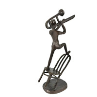 Sculpture abstraite en fonte de tromboniste sur chaise, figurine d'artiste, décoration artistique pour la maison et le bureau, artisanat très vendu