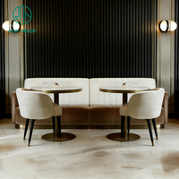 Ensemble de mobilier de café-restaurant : banquette demi-cercle ronde en marbre, chaise et table, canapé-banquette