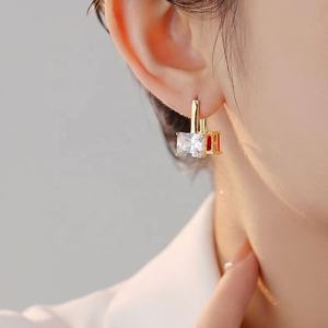 ต่างหูแฟชั่นผู้หญิงสไตล์ยุโรปอเมริกันสุดหรู ดูมีระดับ อเนกประสงค์ ประดับเพชรซิร์คอน สำหรับสังคมชั้นสูง-ขายส่ง - Product Image 4