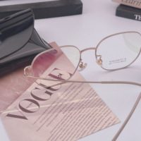 Lunettes de vue rétro en titane avec de grandes montures extravagantes Plusieurs couleurs Classes optiques optimales
