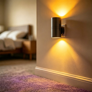 Lámpara Nocturna LED Enchufable RGB, Lámpara Ambiental con Sensor de Intensidad Regulable, Aplique de Pared para Dormitorio, Pasillo, Escalera, Decoración Moderna para Interiores - Product Image 1