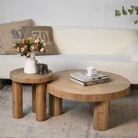 80X36CM Petite table basse sculptée avec des anneaux en bois massif dans le salon et une table basse devant le canapé