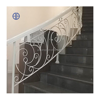 Balustrade d'escalier en fer forgé blanc, designs modernes de garde-corps en fer