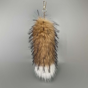 Soffice portachiavi con coda di pelliccia di <span class=keywords><strong>animale</strong></span> con coda di procione morbido peluche portachiavi pelosi giocattolo Cosplay code di volpe ciondoli zaini decorazioni moda - Product Image 4