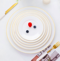 Services de vaisselle en porcelaine à bord doré, réutilisables, compatibles lave-vaisselle, vaisselle de luxe pour la maison et la restauration