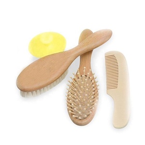 Madera <span class=keywords><strong>cepillo</strong></span> de pelo del bebé botella <span class=keywords><strong>cepillo</strong></span> y peine conjunto con pelo de cabra Natural <span class=keywords><strong>cerdas</strong></span> pelo ayuda a prevenir cuna cap - Product Image 4