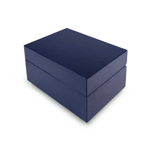 Présentez vos montres dans des boîtes de <span class=keywords><strong>montre</strong></span> en bois distinctives à haute brillance offrant un design tendance et robuste <span class=keywords><strong>pour</strong></span> un rangement moderne des montres - Product Image 5