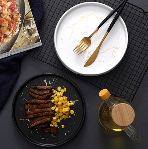 Plato de cerámica de mármol de lujo, negro, blanco, con vetas doradas, redondo, para carne, sushi, hotel, restaurante, recuerdo de boda, venta al por mayor. - Product Image 3