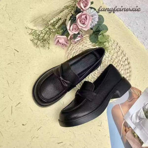 Chaussures plates pour femmes de style britannique authentique de marque, motif de crâne, noir/blanc cassé, bout confortable, semelle souple, polyvalentes, légères - Product Image 4