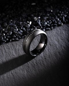 Bán Buôn Tùy Chỉnh Màu Đen <span class=keywords><strong>Tungsten</strong></span> Nhẫn Lời Hứa Đám Cưới Dome Ban Nhạc Màu Đen <span class=keywords><strong>CZ</strong></span> Cubic Zirconia Moissanite <span class=keywords><strong>Inlay</strong></span> Cho Cặp Vợ Chồng Quà Tặng - Product Image 6