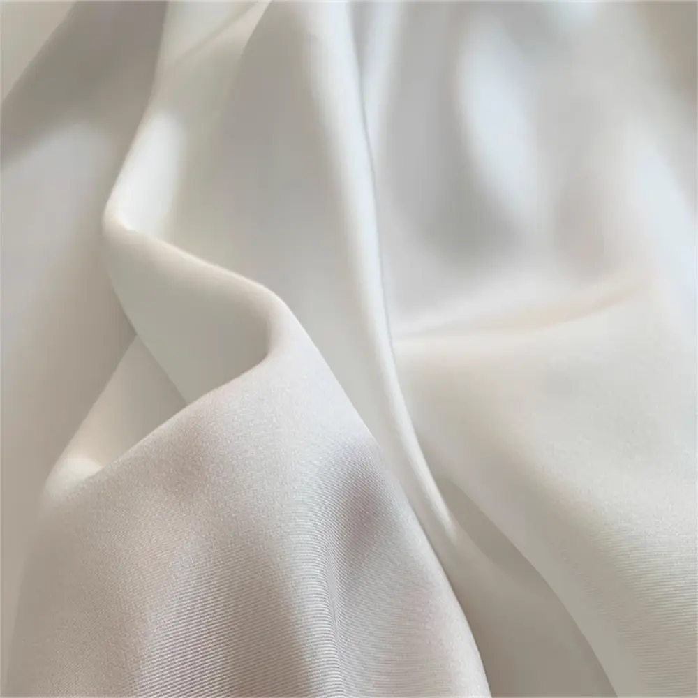 100% pur soie matériau naturel sensation confortable matériel en gros blanc couleur soie sergé tissu pour la teinture