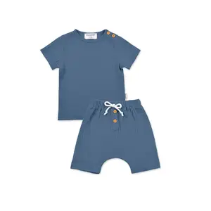 Комплект детской одежды из 2 предметов: шорты с коротким рукавом и муслиновая ткань
