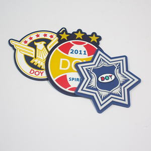 वर्दी कपड़ों के पैच कारखाने कस्टम एम्बॉस्ड लोगो सॉफ्ट पीसी रबर बैज चिपकने वाला हुक और लूप के साथ - Product Image 4