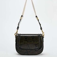 Sac à bandoulière pour femme en similicuir motif serpent, style urbain, nouvelle collection Hiver 2025, avec large bandoulière, porté croisé ou sous le bras, modèle transfrontalier