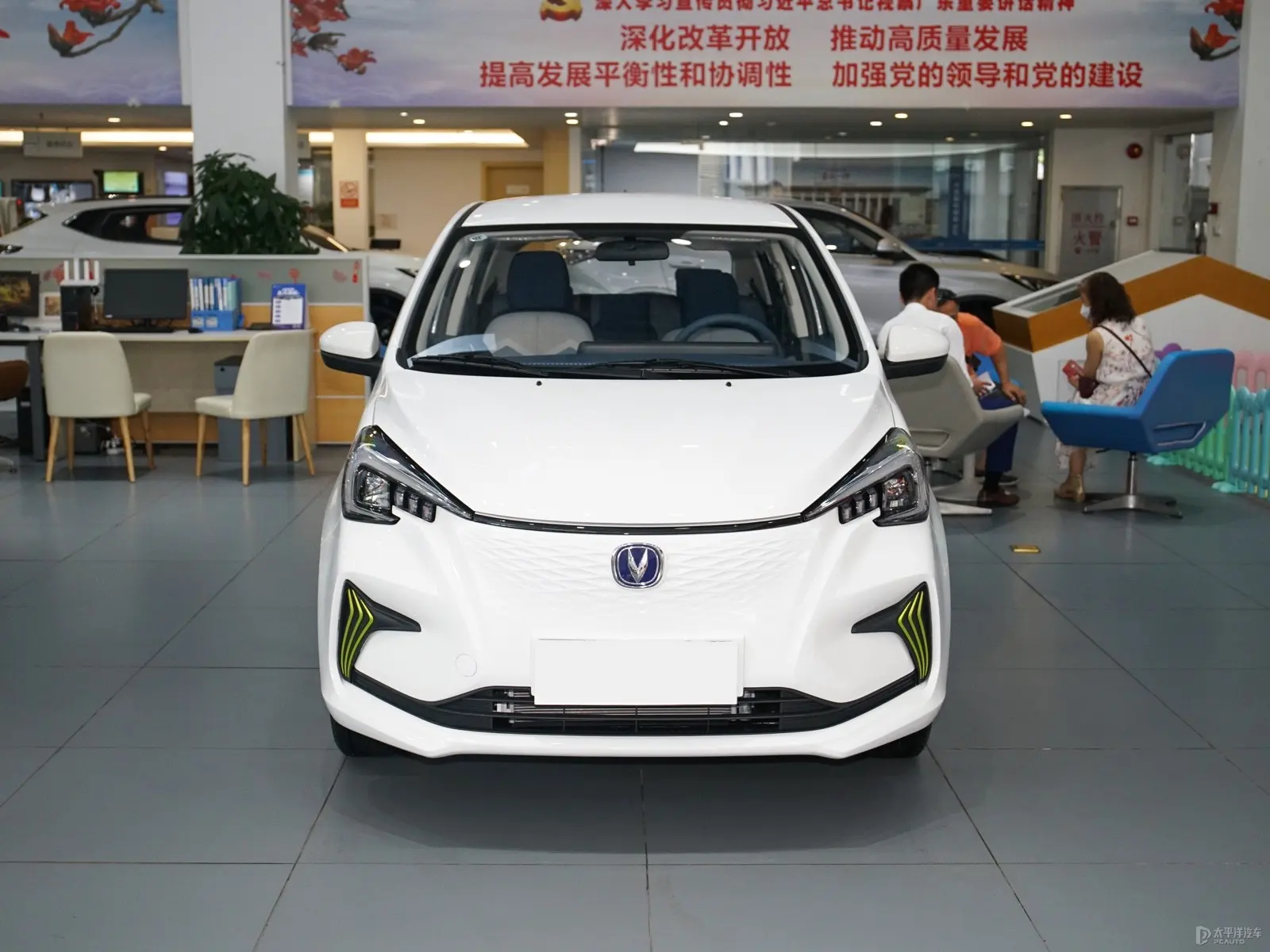 سيارة كهربائية صغيرة عالية الجودة ورخيصة تتميز بالطاقة الجديدة تشانغان بنمبنج إي ستار 2023 0 كم تشانغان إي ستار الجديدة