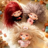 Nouveauté 2026 – Série Escape Après-École TNT SPACE MoWDO – Boîte Mystère en PVC avec Peluche et Pendentif en Peluche 100 % Authentique – Idéal pour un Cadeau