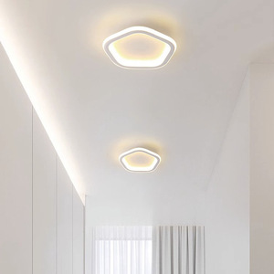 Nordic Simple Modern <span class=keywords><strong>LED</strong></span> Corridor Lights Petites lampes d'entrée de plafond <span class=keywords><strong>pour</strong></span> <span class=keywords><strong>dressing</strong></span> et balcon Base en fer avec couvercle en acrylique - Product Image 2