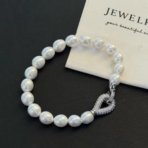 Bracelet minimaliste baroque |   Perles baroques naturelles d'eau douce à haute brillance légèrement imparfaites, fermoir en forme de larme plaqué or 14 carats, cadeau - Product Image 4