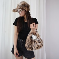 Ensemble chapeau et sac en fourrure WB262 pour femme, chapeau chaud en peluche pour l'automne et l'hiver, style punk, chapeau en fourrure de renard imitation et sac à main