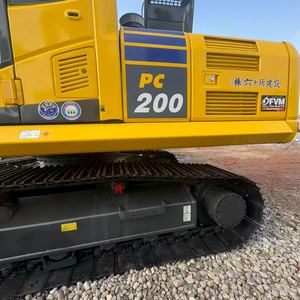 Excavatrice hydraulique Komatsu PC200 d'occasion, 20 tonnes, de taille moyenne, avec godet pour le terrassement et le creusement - Product Image 2