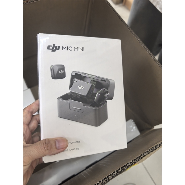 DJ I Mic Mini (2 TX + 1 RX + Charging Case) Transmitter Receiver 250m Range Transmission System OLED Touchscreen 15-Hour