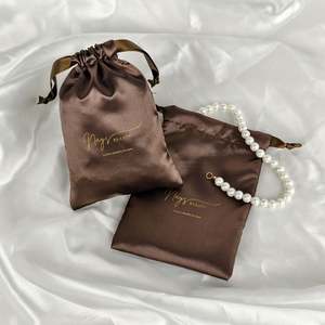 Sac cadeau en satin à cordon de serrage, petit, écologique, recyclable, avec logo personnalisé, emballage de luxe pour cadeaux - Product Image 3