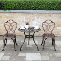 Mesas y sillas de aluminio fundido de metal populares para exteriores, mesa de aluminio fundido de café con dos sillas para jardín