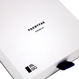 Caja Rígida de Materiales Reciclados con Grabado y Recubrimiento UV para Regalos Promocionales y Pedidos Personalizados - Product Image 4