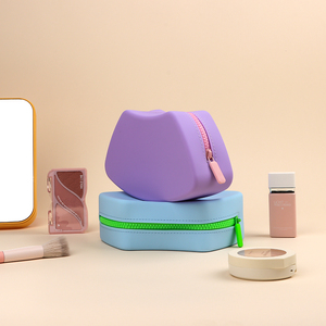 Borse di Tendenza 2026: Pochette Trucchi in Silicone a Forma di Nave, Beauty Case <span class=keywords><strong>da</strong></span> Viaggio in Silicone, Organizer <span class=keywords><strong>da</strong></span> Viaggio con Cerniera per Ragazze - Product Image 4