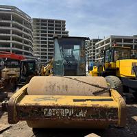 Compacteur vibrant d'occasion de marque américaine CAT CS683E, en bon état de fonctionnement, pour la construction routière, en stock