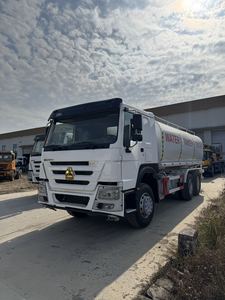 משאית מיכלית מים דיזל HOWO 6x4 בעלת ביצועים גבוהים, שנת 2024, נפח 20,000 ליטר, עם תקן CE ותקן פליטות יורו 5 - Product Image 2