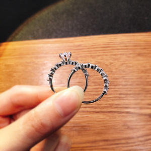 Set di Due Anelli con Zirconi Incastonati, Design Semplice e Alla Moda per Uso Quotidiano e Feste, Anelli Impilabili da Donna, Regalo di Gioielleria - Product Image 5