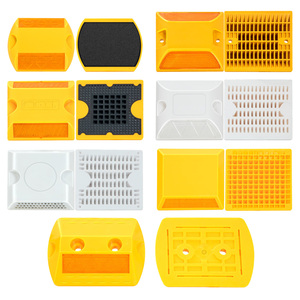 Borchie Stradali Riflettenti Prismatiche ad Alta Intensità in Alluminio Giallo e Bianco per Parcheggi, Strade Urbane e Autostrade - Product Image 5