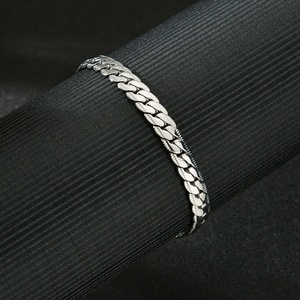 สร้อยข้อมือสแตนเลสสตีลลายนูนแบบฟิกาโรคิวบันลิงค์ ดีไซน์เฉพาะตัว - Product Image 5