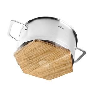 Tovaglietta Magnetica Esagonale in Legno con Finitura Naturale per Uso da Tavola - Product Image 2