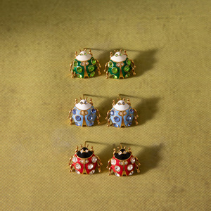 Pendientes colgantes con forma de mariquita y circonitas engastadas en acero inoxidable para joyería de moda - Product Image 4