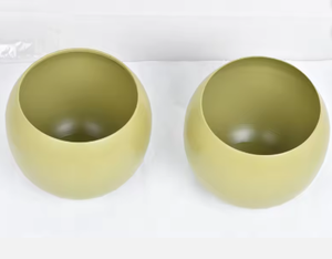 Pot de fleurs en fer doré mat pour la maison et le jardin |   Jardinière d'intérieur personnalisable, style ferme, écologique, durable et légère - Product Image 2