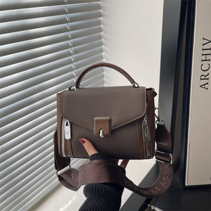 Bolsa Feminina Transversal de Couro PU com Patchwork e Blocos de Cores, Bolsa de Ombro Único Retrô com Aba para o Dia a Dia - Product Image 3