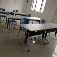 Table de formation pliable moderne gris foncé avec pieds en acier réglables – Mobilier modulaire pour bureaux et salles de classe (hôpitaux et écoles)