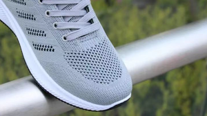 Zapatillas de deporte de malla transpirable para hombre, zapatos ligeros con cordones para caminar, calzado deportivo informal antideslizante - Product Image 5