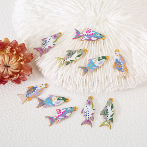 จี้ปลาสแตนเลสสตีลชุบทอง 18K รุ่น Ocean Series สำหรับทำสร้อยคอ DIY อุปกรณ์ตกแต่งเครื่องประดับ รูปทรงหลากหลาย ลายหยดน้ำมัน - Product Image 1