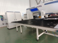 Presse à poinçonner et à cintrer CNC à tourelle métallique à chargement automatique pour l'acier inoxydable