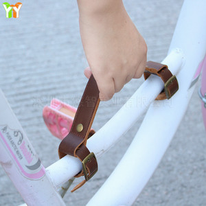 Poignée de vélo en cuir pour un transport facile, adaptée au cyclisme en extérieur, avec poignées amovibles pour VTT. - Product Image 1