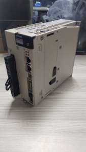 Controlador de Motor Fabricado en Japón SGD7S-5R5AA0A de 750 Vatios, Más Controlador de CA SGD7S-5R5AA0A - Product Image 4