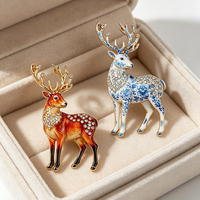 Broche en métal personnalisée en émail motif cerf, broche de revers animale incrustée de strass sur mesure pour ornement de vêtement