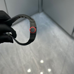 Montre mécanique squelette en forme de papillon, étanche, en caoutchouc, avec logo OEM, élégante et luxueuse, en fibre de carbone, pour homme. - Product Image 4