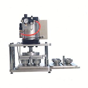 Machine à badges pneumatique semi-automatique 6 pièces avec moules magnétiques et à épingles de 58, 75, 55, 50, 44, 25 mm – Nouveauté ! - Product Image 6