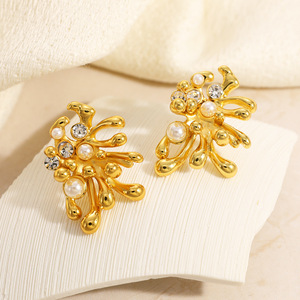 Boucles d'oreilles tendance en forme de fleur géométrique, plaquées or 18 carats avec perles et diamants, bijoux de soirée - Product Image 2