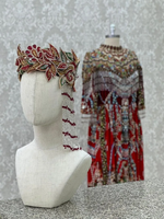 Maniquí de exhibición de alta gama para tiendas de sombreros, bufandas, joyería y ropa, con cabeza de maniquí en pose de pie para exhibición de collares y pelucas, para mujer.